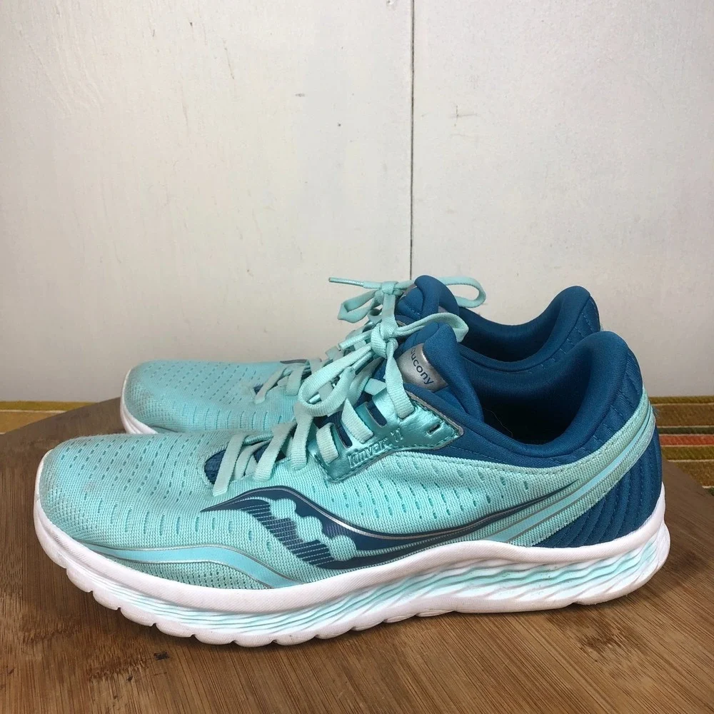 Saucony Kinvara 11 Womens size 9 shoes blue athletic running sneakers